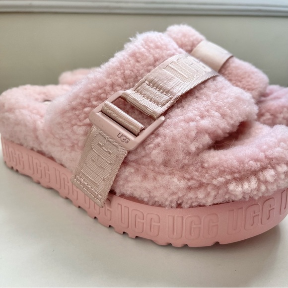 ๐SOLD๐UGG Fluffy Slipper Platform Slides - Picture 3 of 4